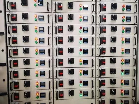 中建技運(yùn)維團(tuán)隊(duì)助力蘭州人行,順利完成機(jī)房搬遷 中建技運(yùn)維團(tuán)隊(duì)助力蘭州人行,順利完成機(jī)房搬遷